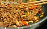 野山椒炒牛肉,然后下牛肉划散变色