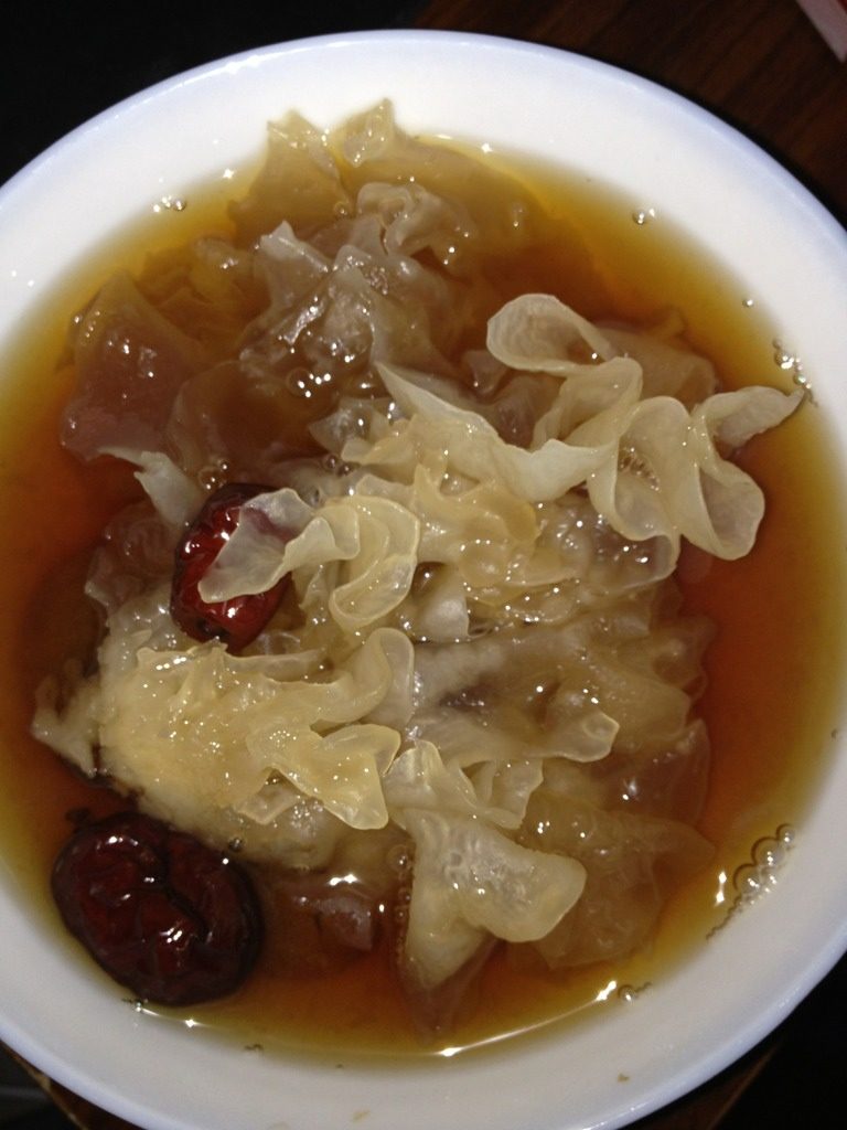 冰糖蜂蜜红枣桂圆银耳羹