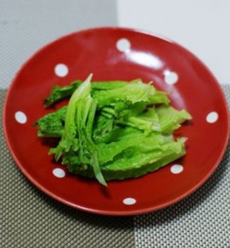 瑶柱青菜粥,盛出粥后,放入煎好的干贝丝即可。
