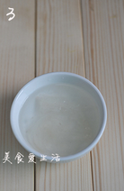 木瓜牛奶炖燕窝,泡发好的燕窝大约是原重量的6-7倍。