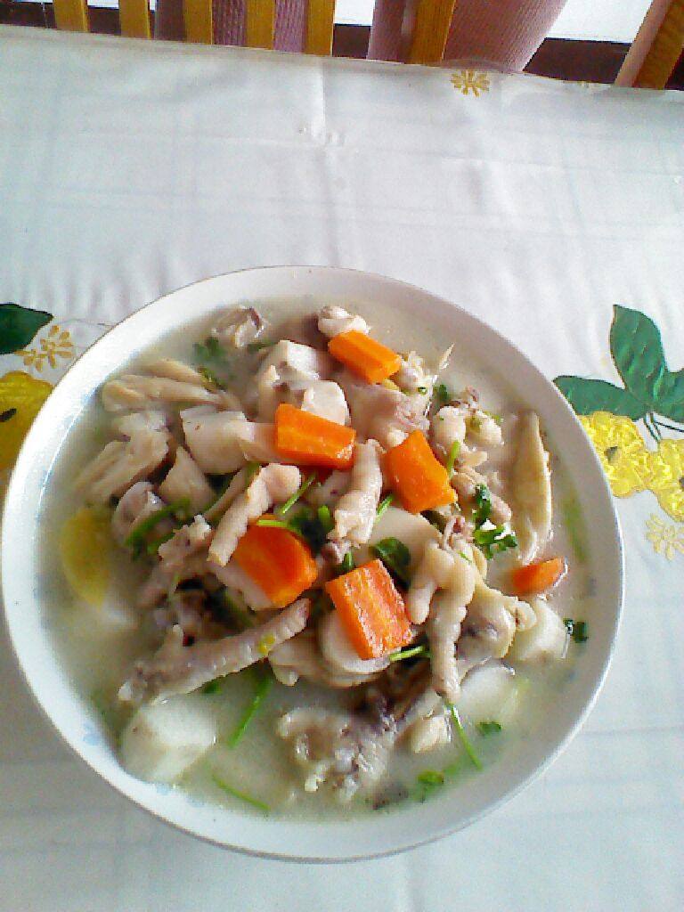 蘑菇山药炖鸡爪