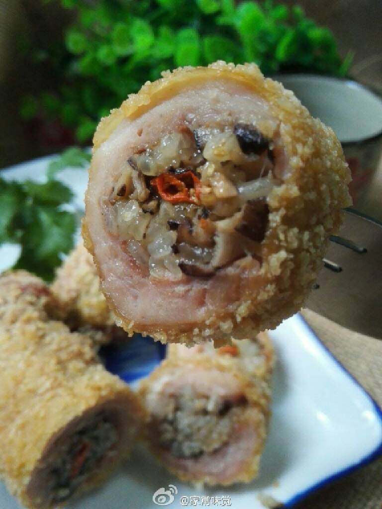 黄金鸡腿卷,咬上一口，表皮香酥，里面软糯！