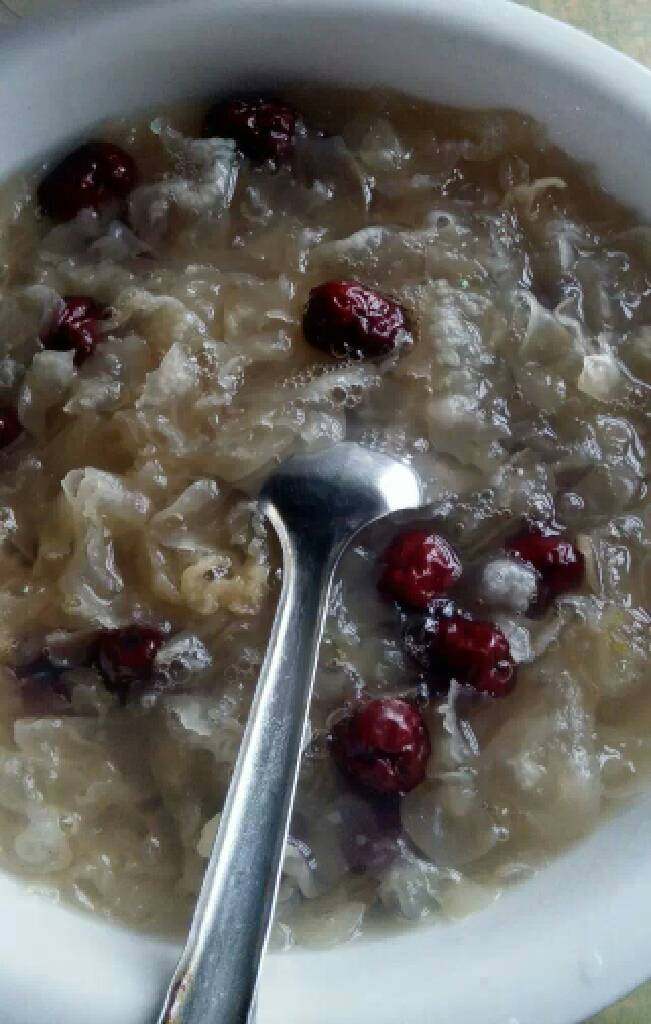 红枣银耳羹（电饭煲）