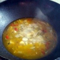 泡菜粉,五分钟后泡菜汤就熬好了,适量放点盐调味出锅