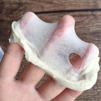 黄油香草小面包,能拉出有韧性的薄膜就代表面团揉到位了,这样的面包会很松软,组织棒棒。