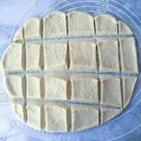 肉松手撕面包,用刀划开,随意点不要拘束~