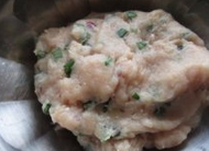 南阳香茅棒棒鸡串,把<a style='color:red;display:inline-block;' href='/shicai/ 41093'>鸡肉末</a>和香料,各种调料混匀,搅拌成可以成团的程度