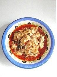 水煮鱼,重新起锅,锅内倒油,油要多一些,放入<a style='color:red;display:inline-block;' href='/shicai/ 86474'>干辣椒</a>和麻椒粒,小火熬出香味