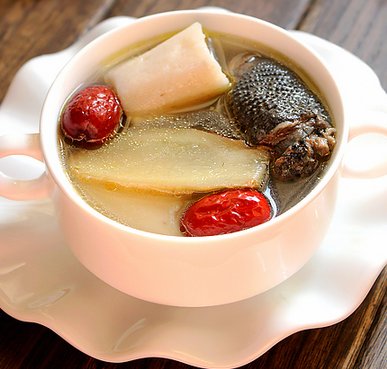 红枣山药乌鸡汤