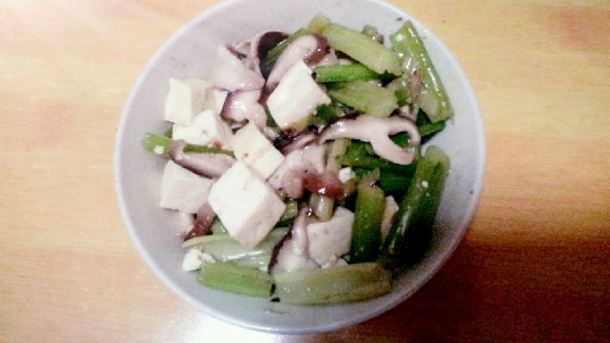 香菇芹菜豆腐