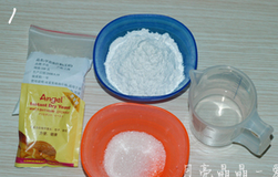 葡萄干发糕,准备材料。