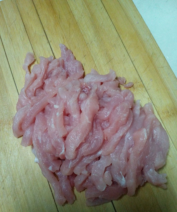 京酱肉丝,<a style='color:red;display:inline-block;' href='/shicai/ 4430'>里脊肉</a>切成丝