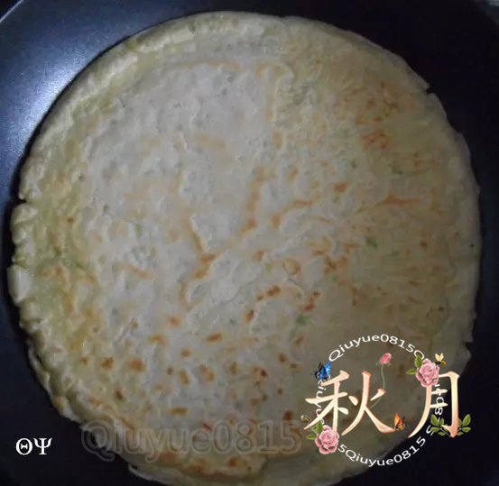 西葫芦饼,饼档滴油，小火。两面成金黄色。