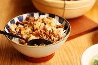 卤肉饭味的香菇肉燥,拌饭,拌面,蘸馒头,包包子都可以。