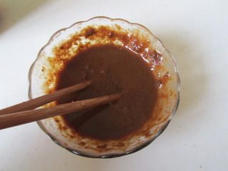 白灼肥牛,搅拌均匀；