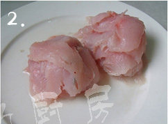 新版鱼咬羊,<a style='color:red;display:inline-block;' href='/shicai/ 395'>黑鱼</a>片成鱼片,用清水淘洗三遍