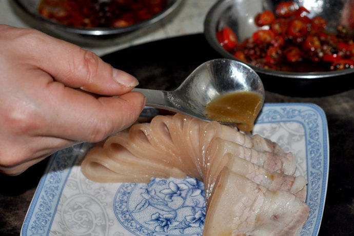 鲜椒乳香白肉,(加不加各种精自便)