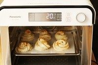 银丝卷,放入烤箱，选择【恒温发酵】功能，最后发酵20分钟。