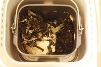 海苔贝果,揉面完成,开始搅拌海苔。