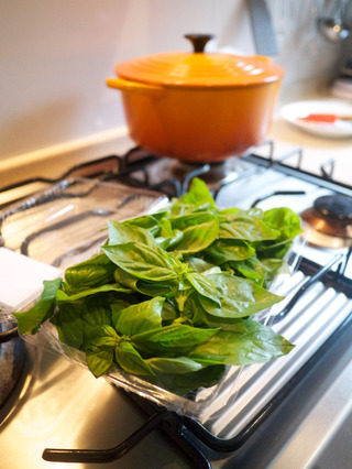 牛排三明治+快手豆腐皮凉菜,罗勒叶足够新鲜有精神而且都是嫩叶