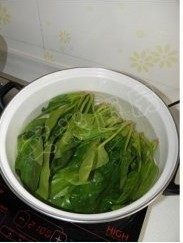 姜蒜香汁菠菜,放入菠菜