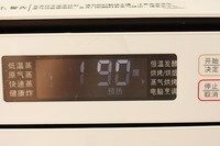蒜香烤翅,预热完成后,旋钮选择190度。烤制时间在25分钟左右。