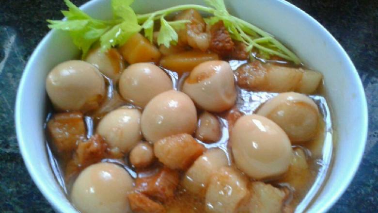 鹌鹑蛋焖五花肉