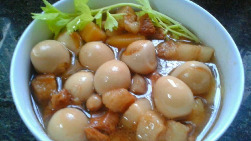 鹌鹑蛋焖五花肉