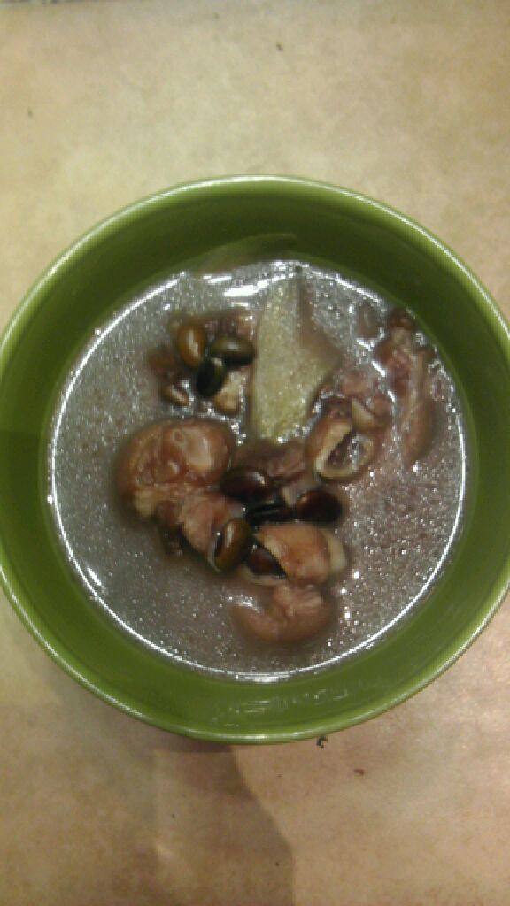 电饭煲猪蹄黑豆汤