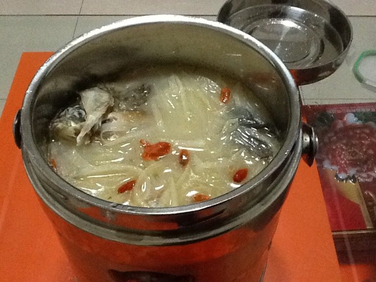萝卜丝鲫鱼汤