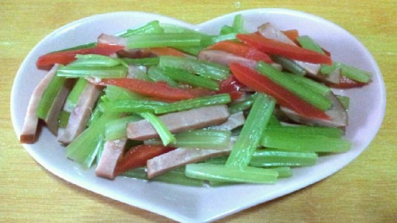凉拌芹菜火腿