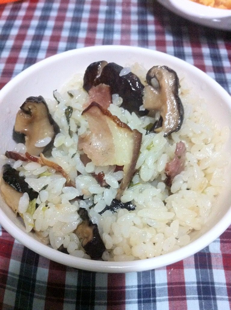 腊肉香菇焖饭