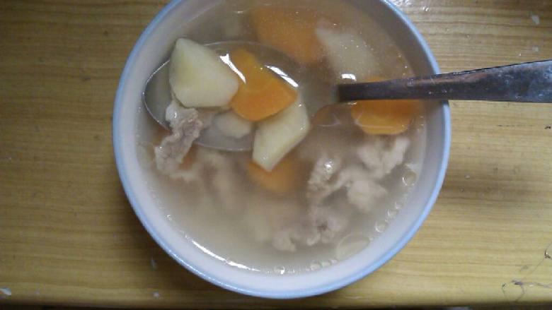 红萝卜土豆瘦肉汤