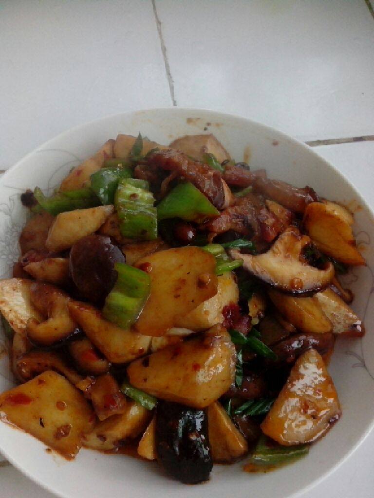 双菇炒腊肉