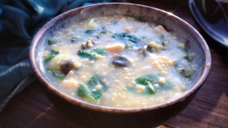 白菜豆腐皮蛋粥