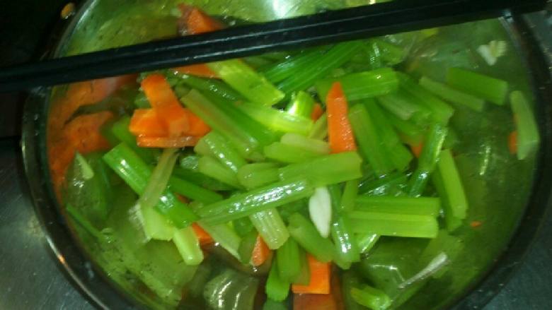 凉拌芹菜,胡萝卜