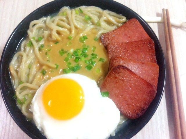 流黄鸡蛋火腿香酱面