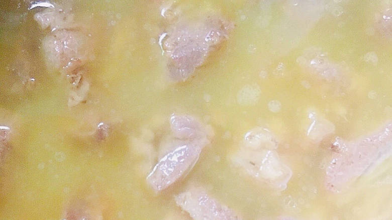 牛腩焖土豆,大火烧开后转中小火焖50分钟