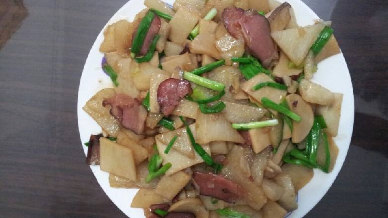 腊肉烧杏鲍菇山药