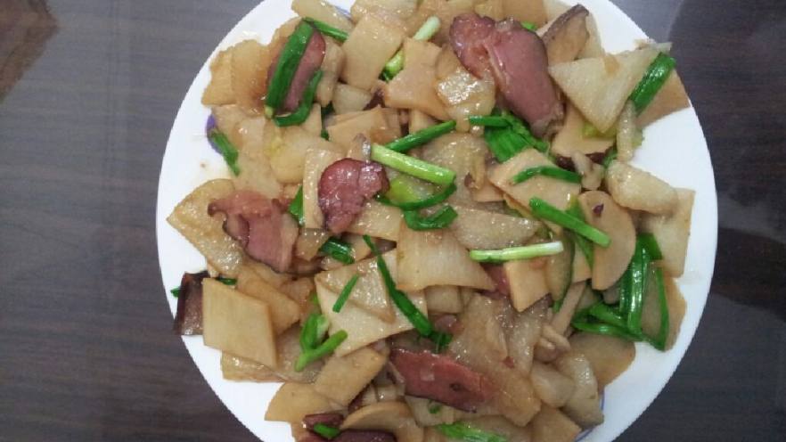 腊肉烧杏鲍菇山药