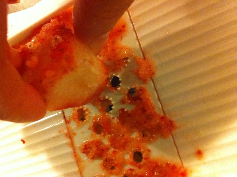 草莓酸奶冰,草莓泥和酸奶混合，加些<a style='color:red;display:inline-block;' href='/shicai/ 865'>蜂蜜</a>；