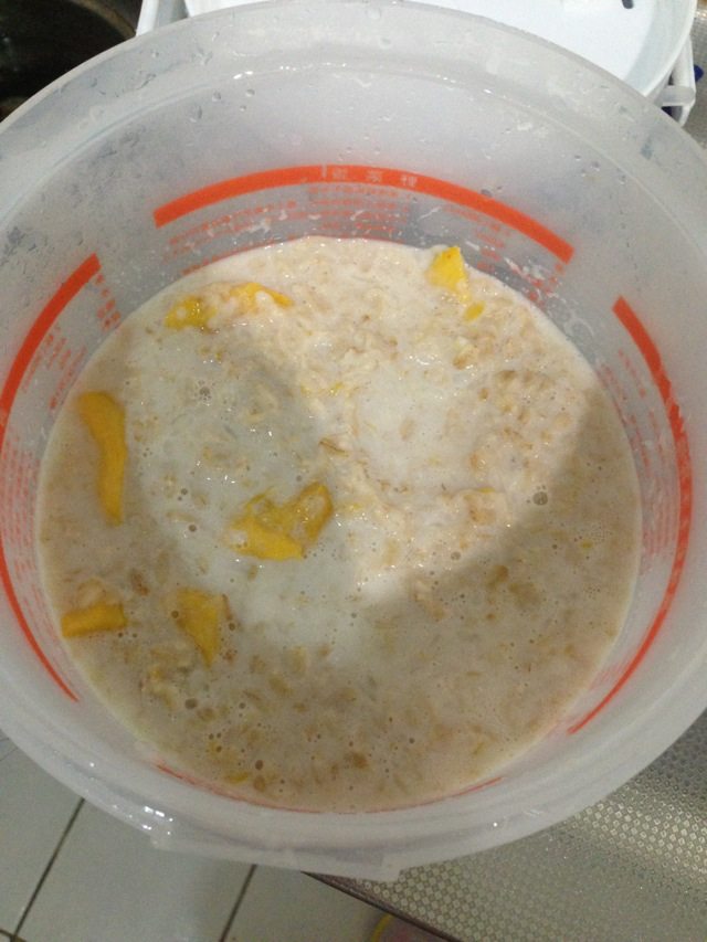 牛奶芒果麦片粥