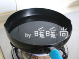 家常烧豆腐,煮一锅开<a style='color:red;display:inline-block;' href='/shicai/ 156925'>水</a>。