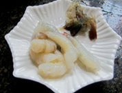 凤尾豆腐,将<a style='color:red;display:inline-block;' href='/shicai/ 300'>虾</a>洗净剥去外壳，留<a style='color:red;display:inline-block;' href='/shicai/ 300'>虾</a>尾备用