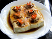 凤尾豆腐,炒锅中放入高汤,倒入少许<a style='color:red;display:inline-block;' href='/shicai/ 788'>生抽</a>,用水淀粉勾薄芡,浇在豆腐上即可
