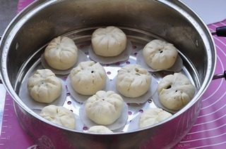 自家叉烧包,包成包子