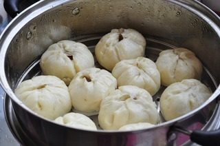 自家叉烧包,开水上锅蒸10-15分钟即可(根据包子大小)