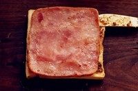 黑椒火腿三明治,煎过的<a style='color:red;display:inline-block;' href='/shicai/ 438'>火腿</a>。