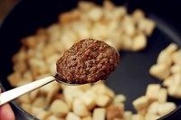 黑椒牛排粒,加1勺-2勺的食趣黑椒酱