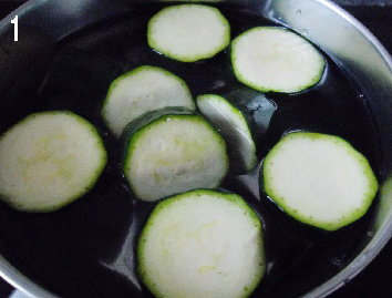 笋瓜Feta面包酱,<a style='color:red;display:inline-block;' href='/shicai/ 10701'>笋瓜</a>切块，煮约10分钟到软透。<a style='color:red;display:inline-block;' href='/shicai/ 10701'>笋瓜</a>沥干水分